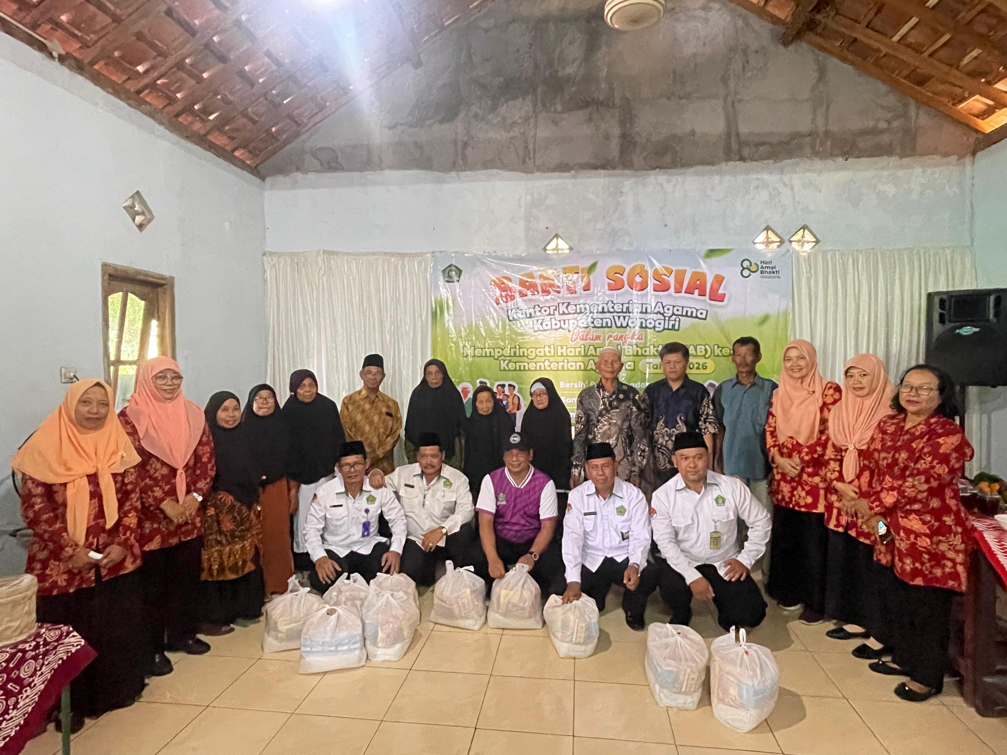 Baksos Sembako untuk Dhuafa Warnai Rangkaian HAB Kemenag ke-80 di Wuryantoro