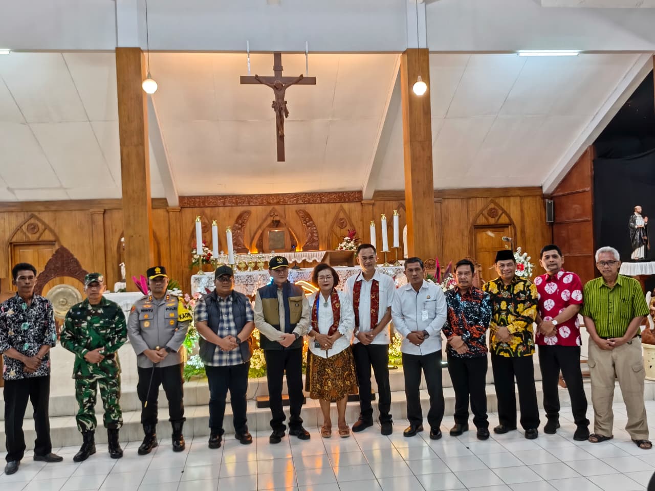 Kakankemenag Wonogiri Dampingi Bupati Lakukan Kunjungan Gereja di Malam Natal
