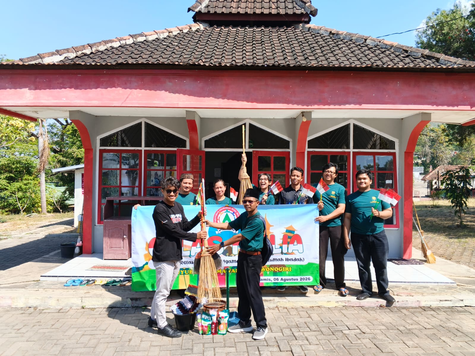 Kuatkan Kerukunan, Paguyuban Agamawan Muda Wonogiri (PAWON) Gelar kegiatan GELAS MULIA (Gerakan Relawan Lintas Agama Merawat Rumah Ibadah)