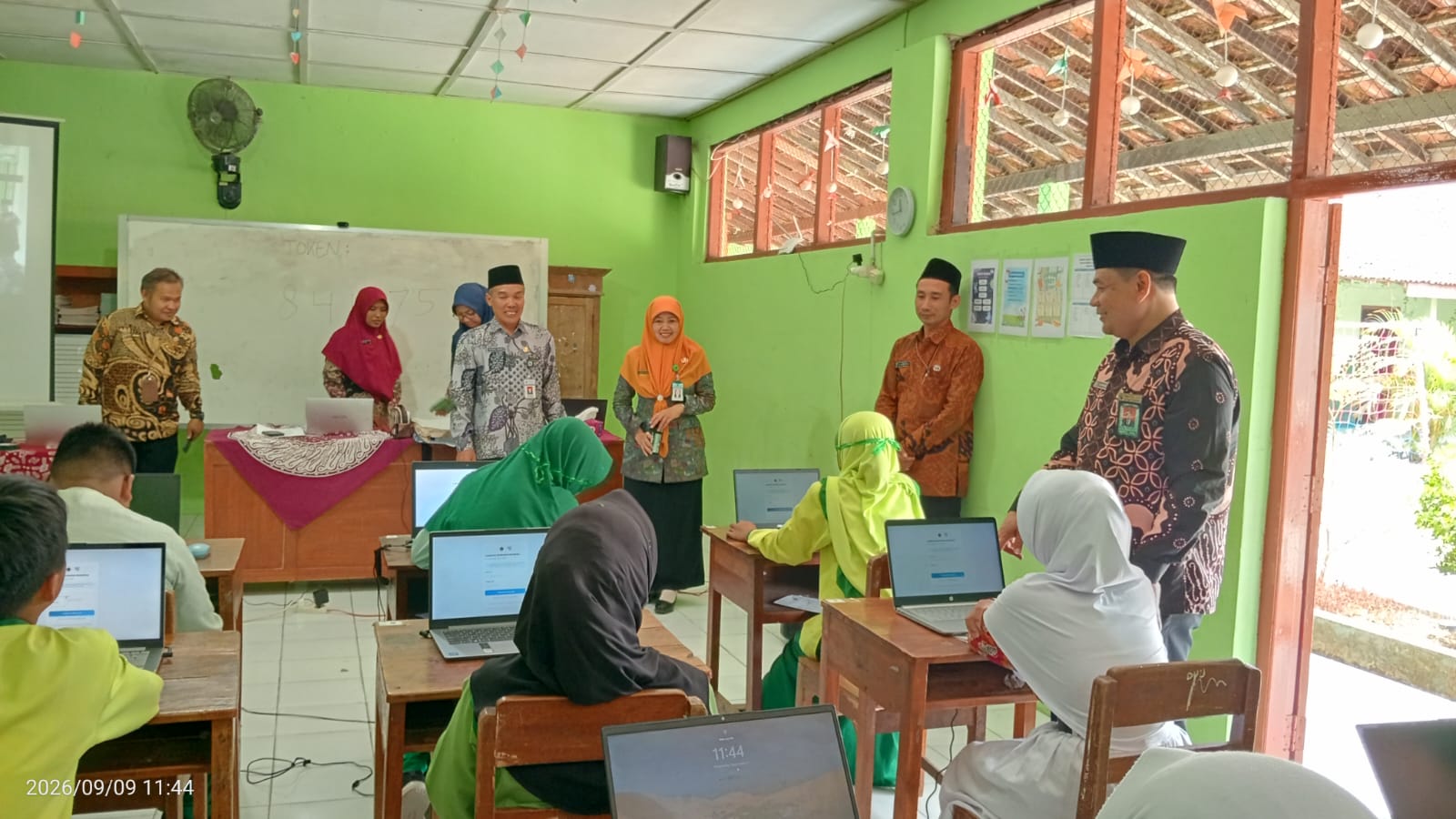 Kakankemenag Wonogiri Monitoring OMI Tingkat MI: Dorong Siswa Berprestasi dan Berkompetisi