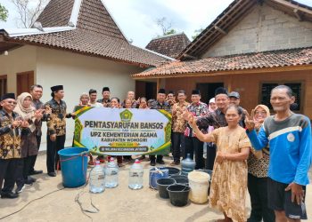 UPZ dan KUA Jatiroto Salurkan Air Bersih untuk Warga Guno Kidul